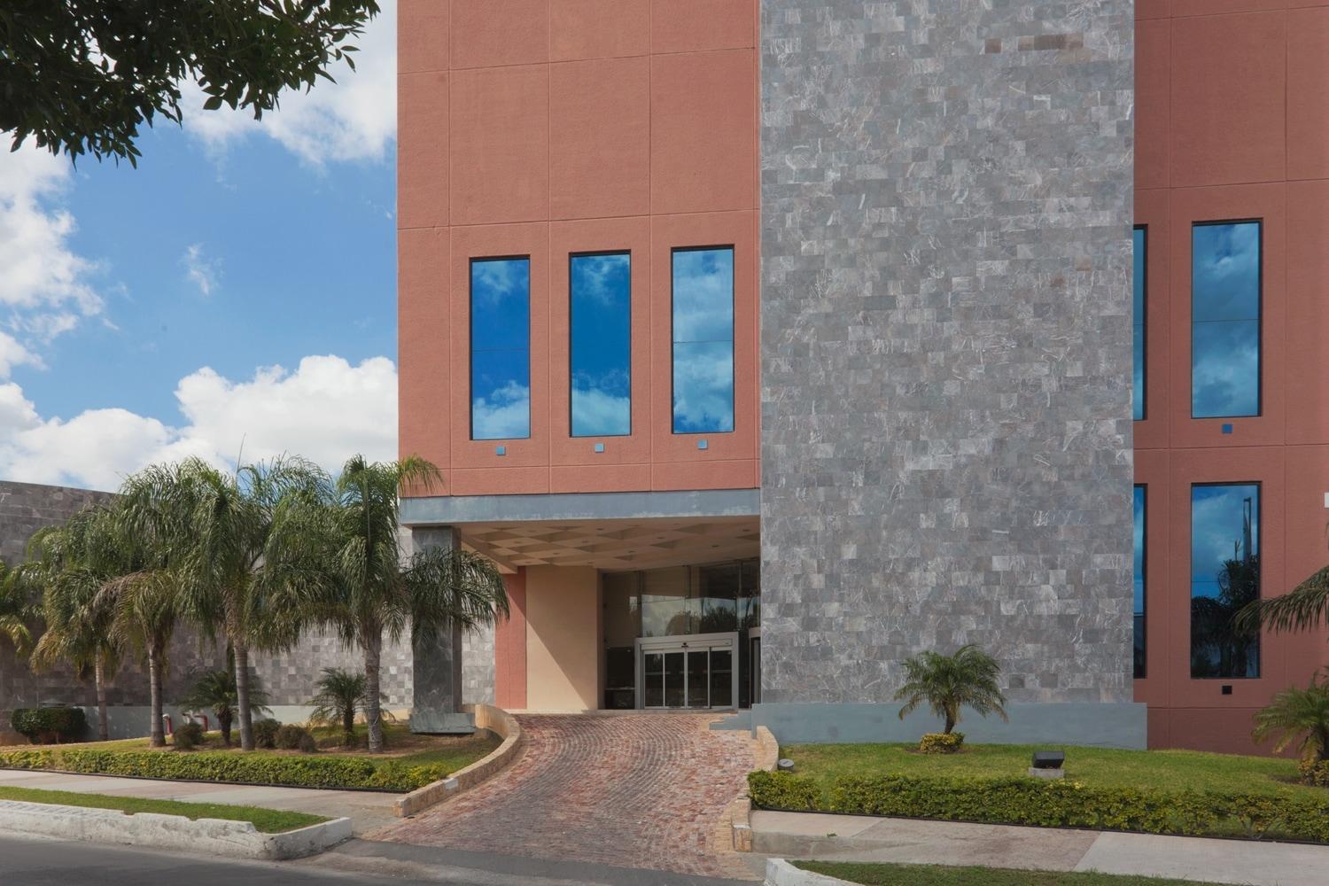Best Western Plus Nuevo Laredo Inn & Suites Ngoại thất bức ảnh